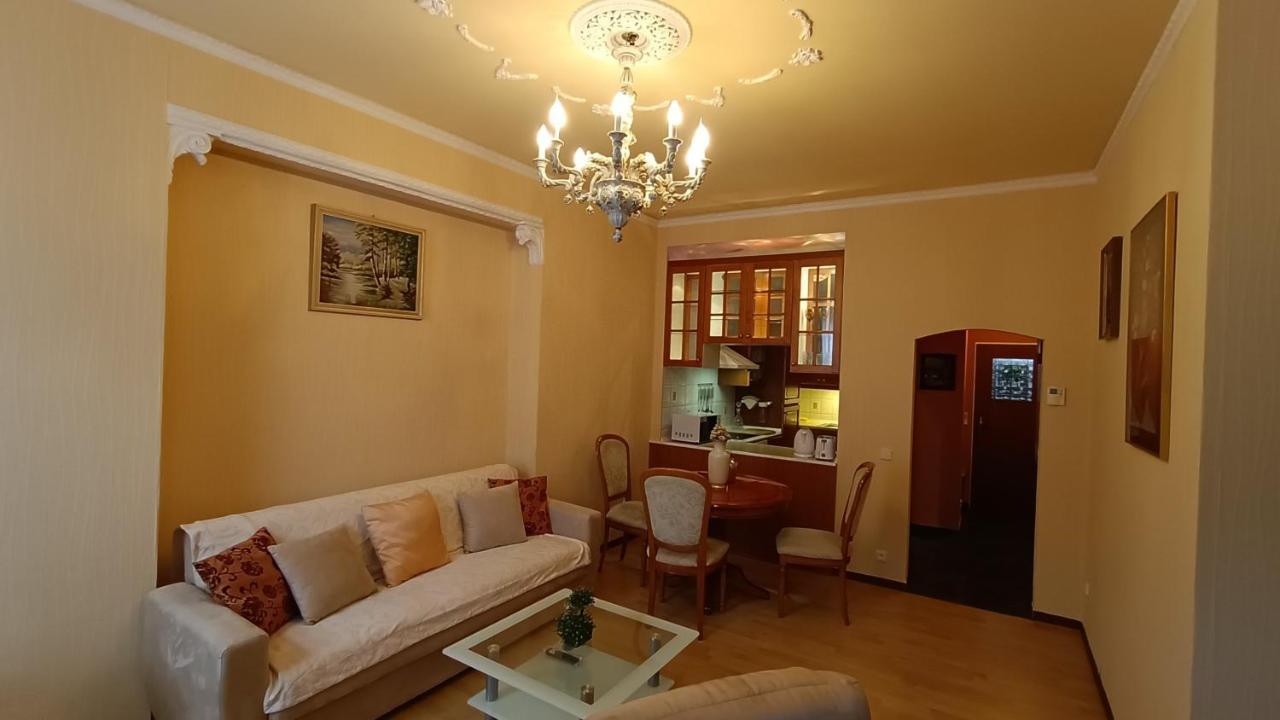 Apartments Stubsi With Colonnade View 카를로비바리 외부 사진