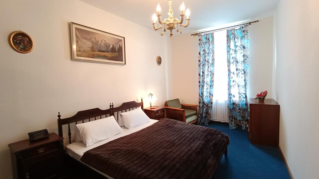 Apartments Stubsi With Colonnade View 카를로비바리 외부 사진