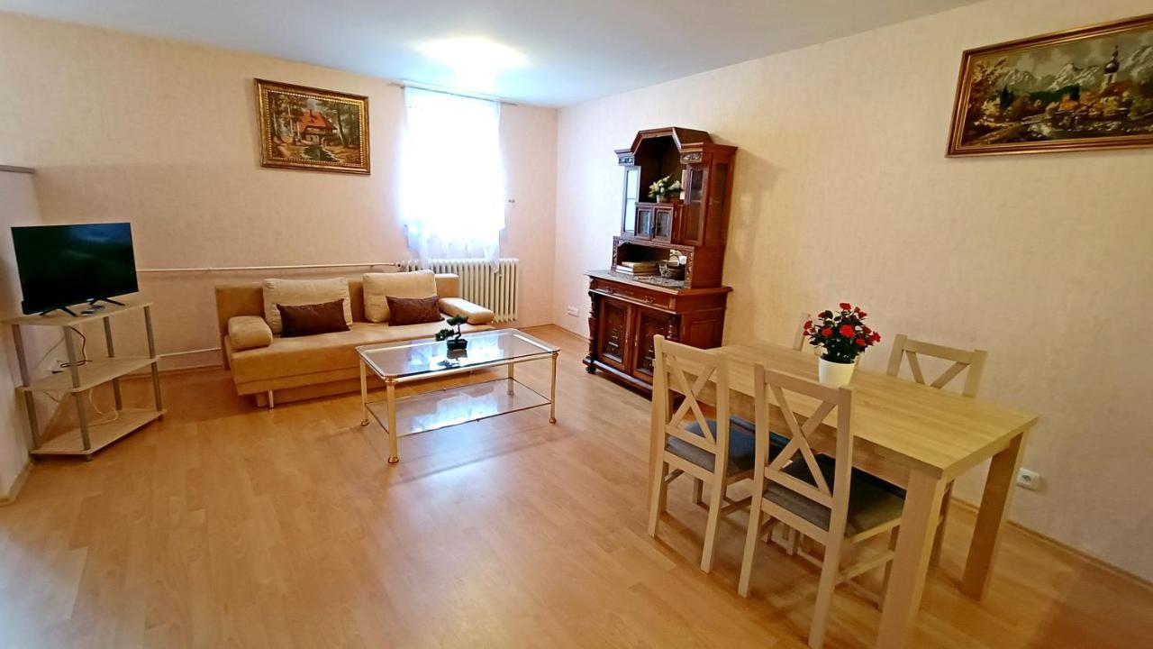 Apartments Stubsi With Colonnade View 카를로비바리 외부 사진