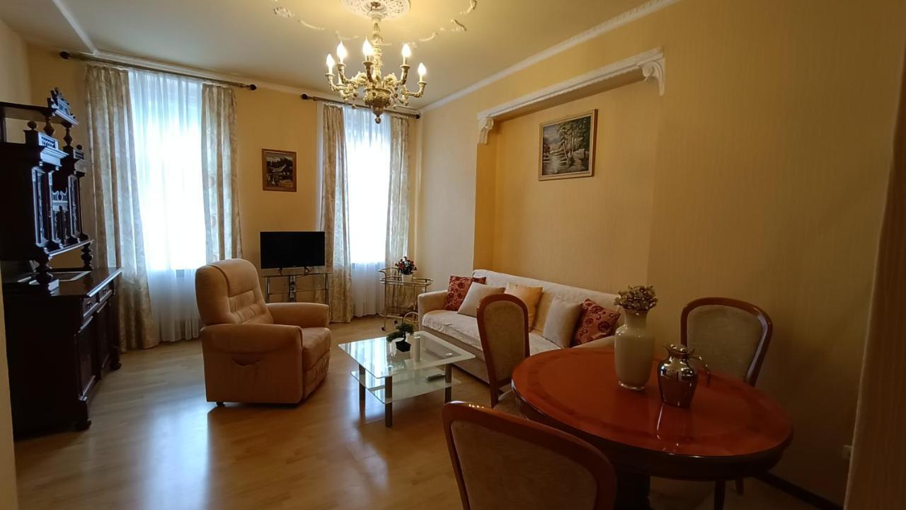 Apartments Stubsi With Colonnade View 카를로비바리 외부 사진