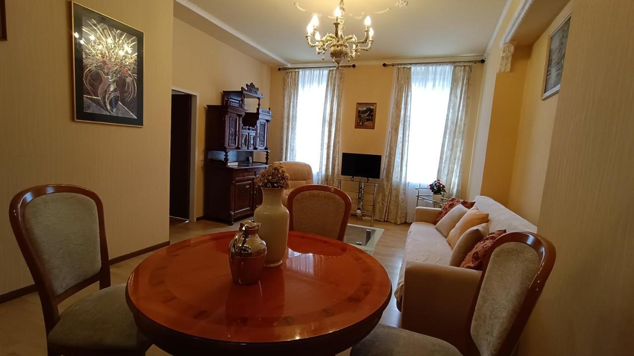 Apartments Stubsi With Colonnade View 카를로비바리 외부 사진