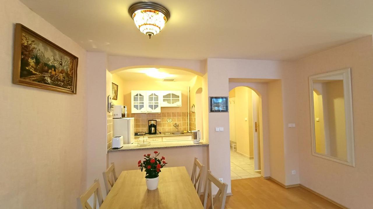 Apartments Stubsi With Colonnade View 카를로비바리 외부 사진