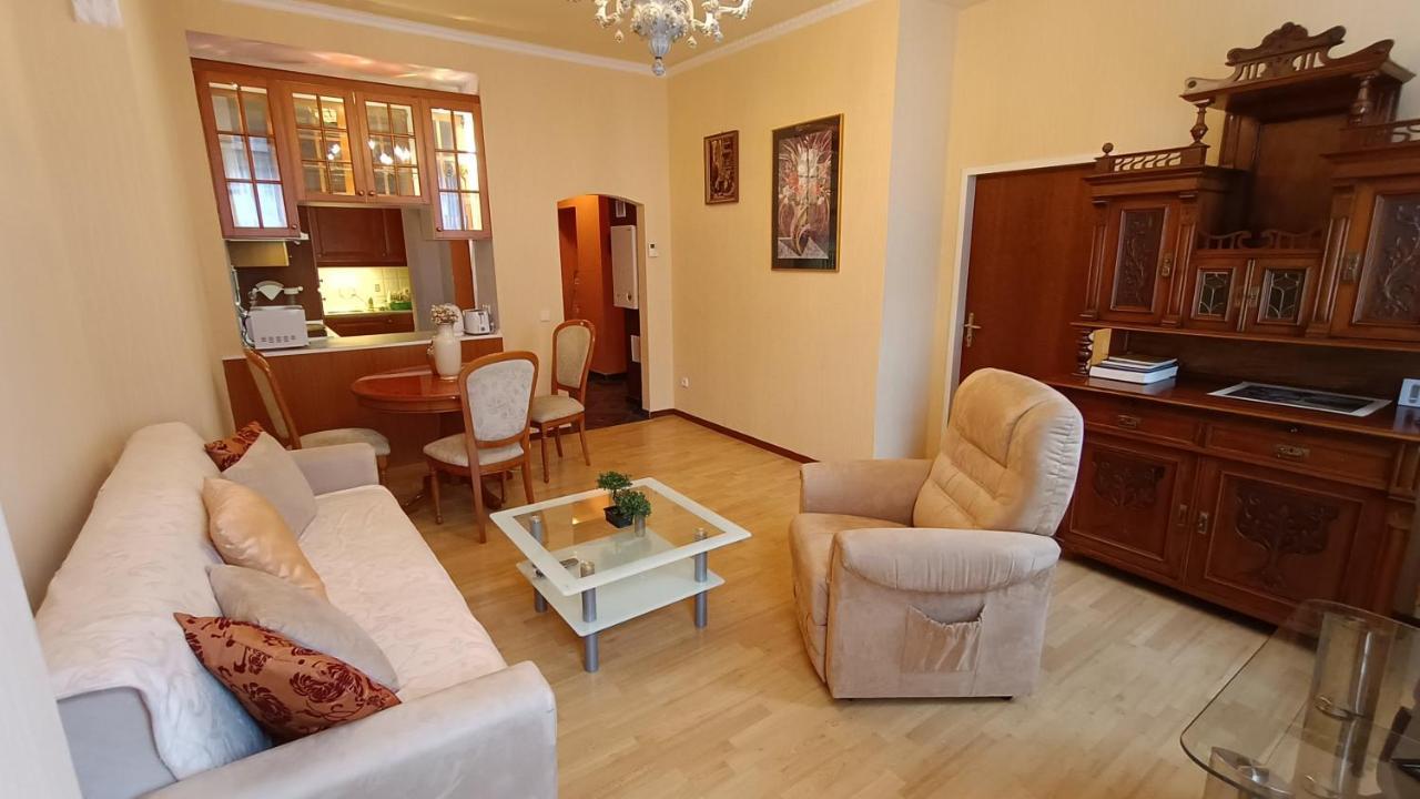 Apartments Stubsi With Colonnade View 카를로비바리 외부 사진