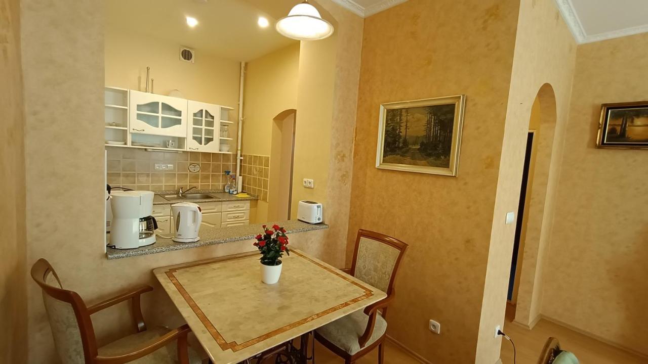 Apartments Stubsi With Colonnade View 카를로비바리 외부 사진