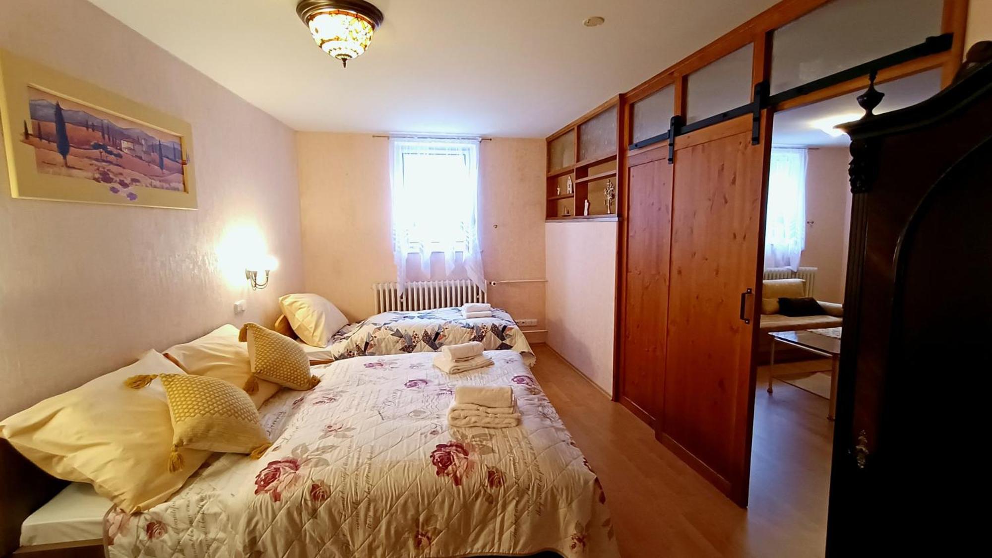 Apartments Stubsi With Colonnade View 카를로비바리 외부 사진