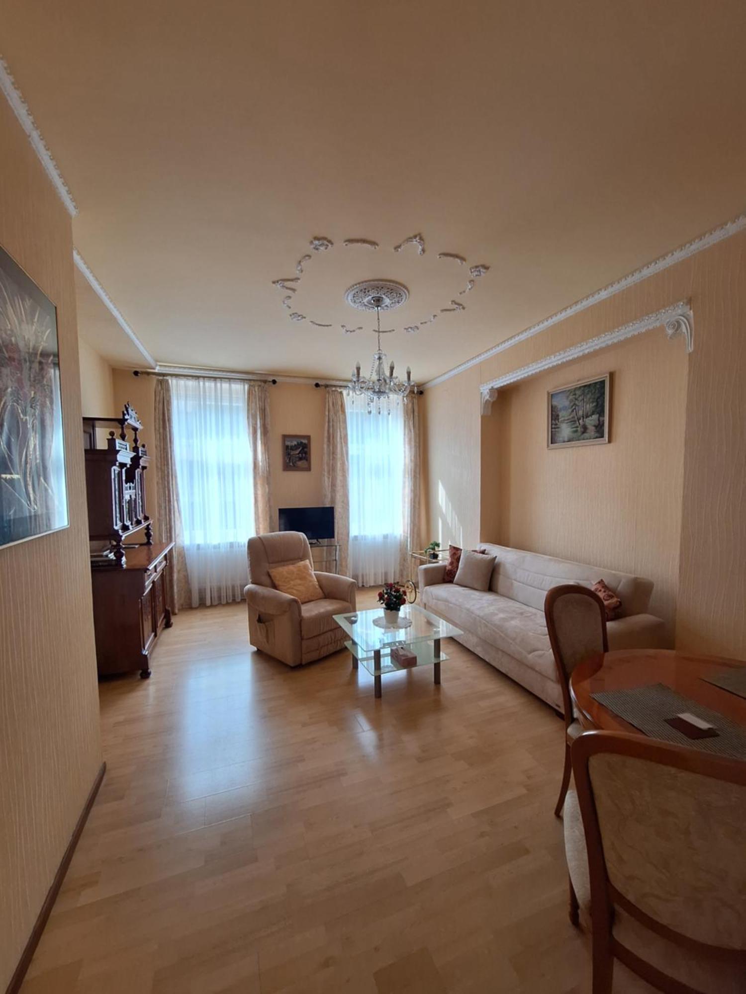 Apartments Stubsi With Colonnade View 카를로비바리 외부 사진
