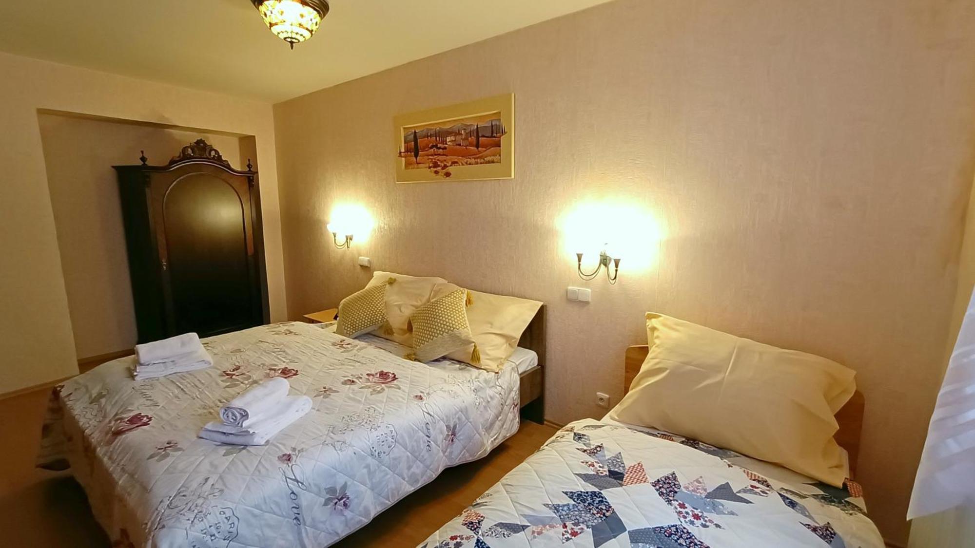 Apartments Stubsi With Colonnade View 카를로비바리 객실 사진